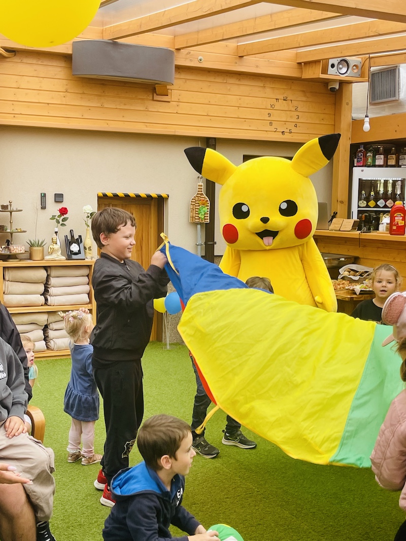 Animátoři Pikachu a Spiderman Animátoři Pikachu a Spiderman